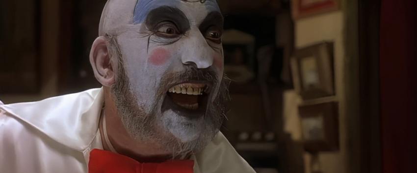 House of 1000 corpses (1970) Movie scene: Captain Spaulding (Sid Haig) with an expressive look, mouth open