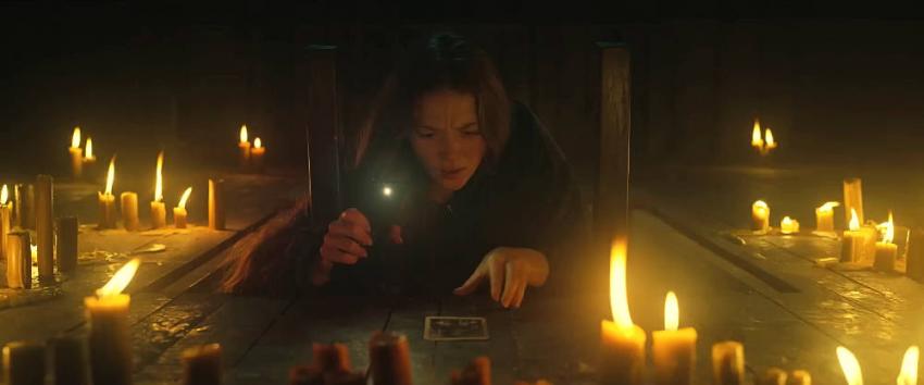 Tarot (1970) Movie scene: Elise (Larsen Thompson) entering an attic filled with candles, where one tarot card lies on the floor