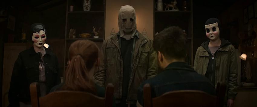 The Strangers: Chapter 1 (1970) Movie scene: Ryan (Froy Gutierrez) and Maya (Madelaine Petsch) seated in front of The Strangers
