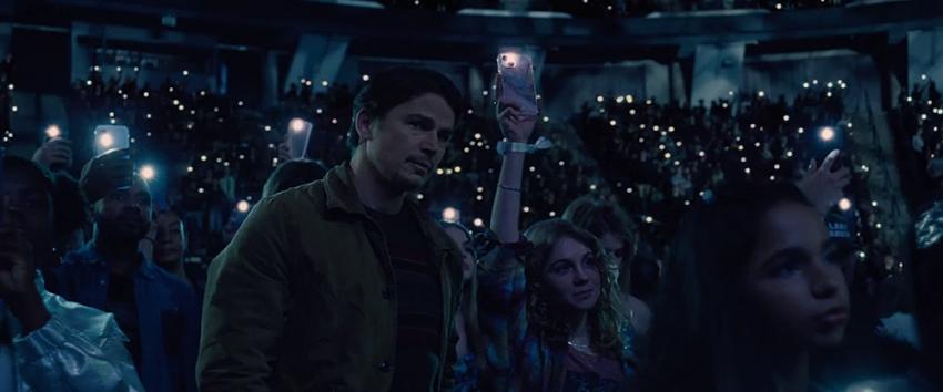 Trap (1970) Movie scene: Cooper (Josh Harnett) and Riley (Ariel Donoghue) enjoying the Lady Raven concert together in the crowd